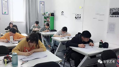 武汉艺考生文化课中的数学该怎么复习？
