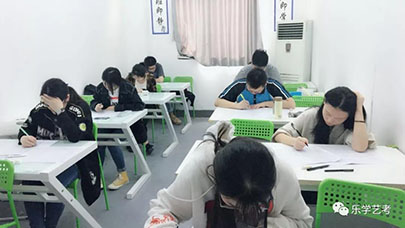 武汉乐学教育：专业考试的工具要怎么准备？