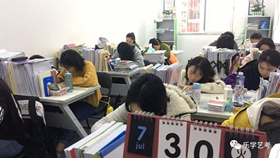 专业考试结束，武汉艺术生文化课补习也不能落下