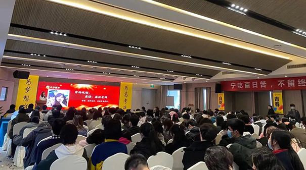 艺考生在文化课补习期间，非常需要家长的支持